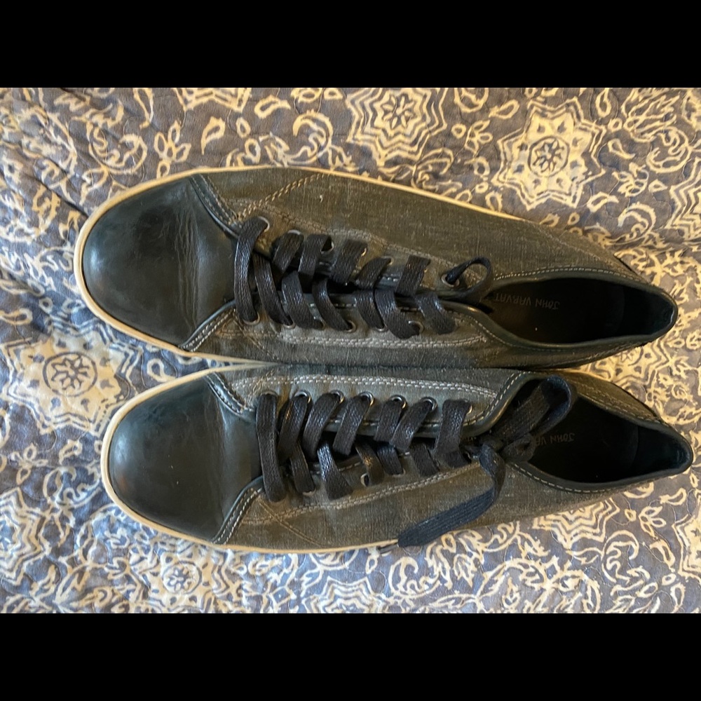 John Varvatos men’s low top gray sneakers